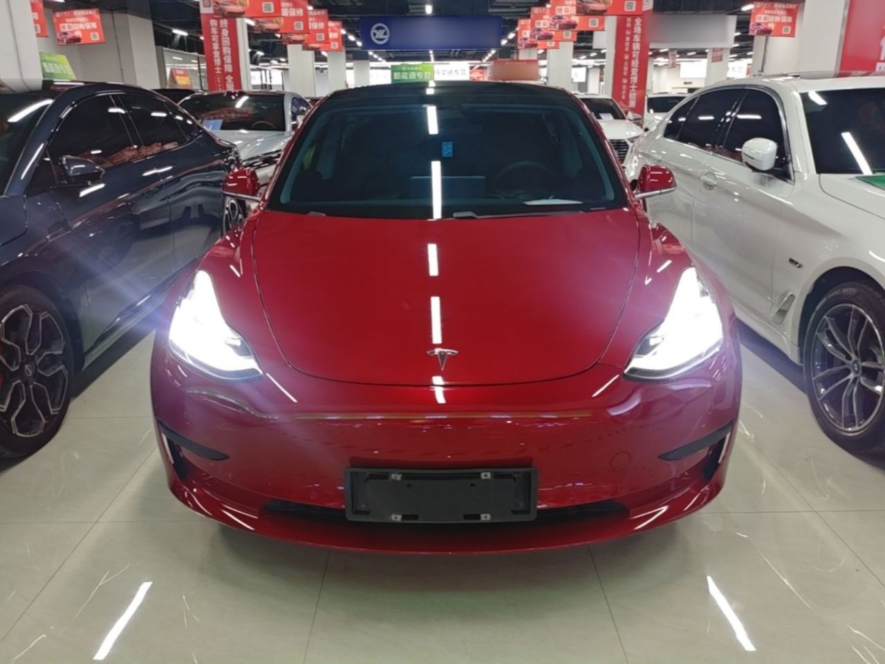 Tesla Model 3 - фото 1