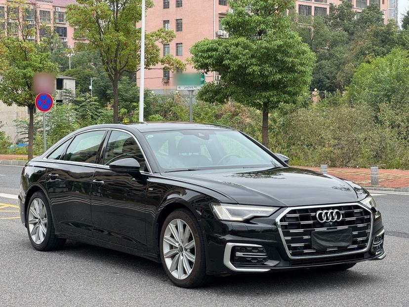 Audi A6L - фото 1