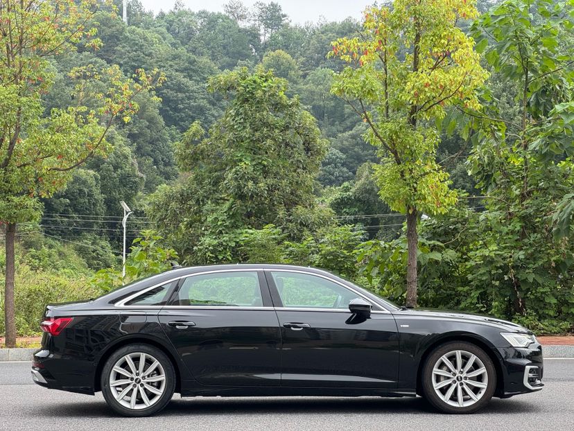 Audi A6L - фото 2