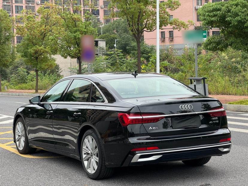 Audi A6L - фото 4