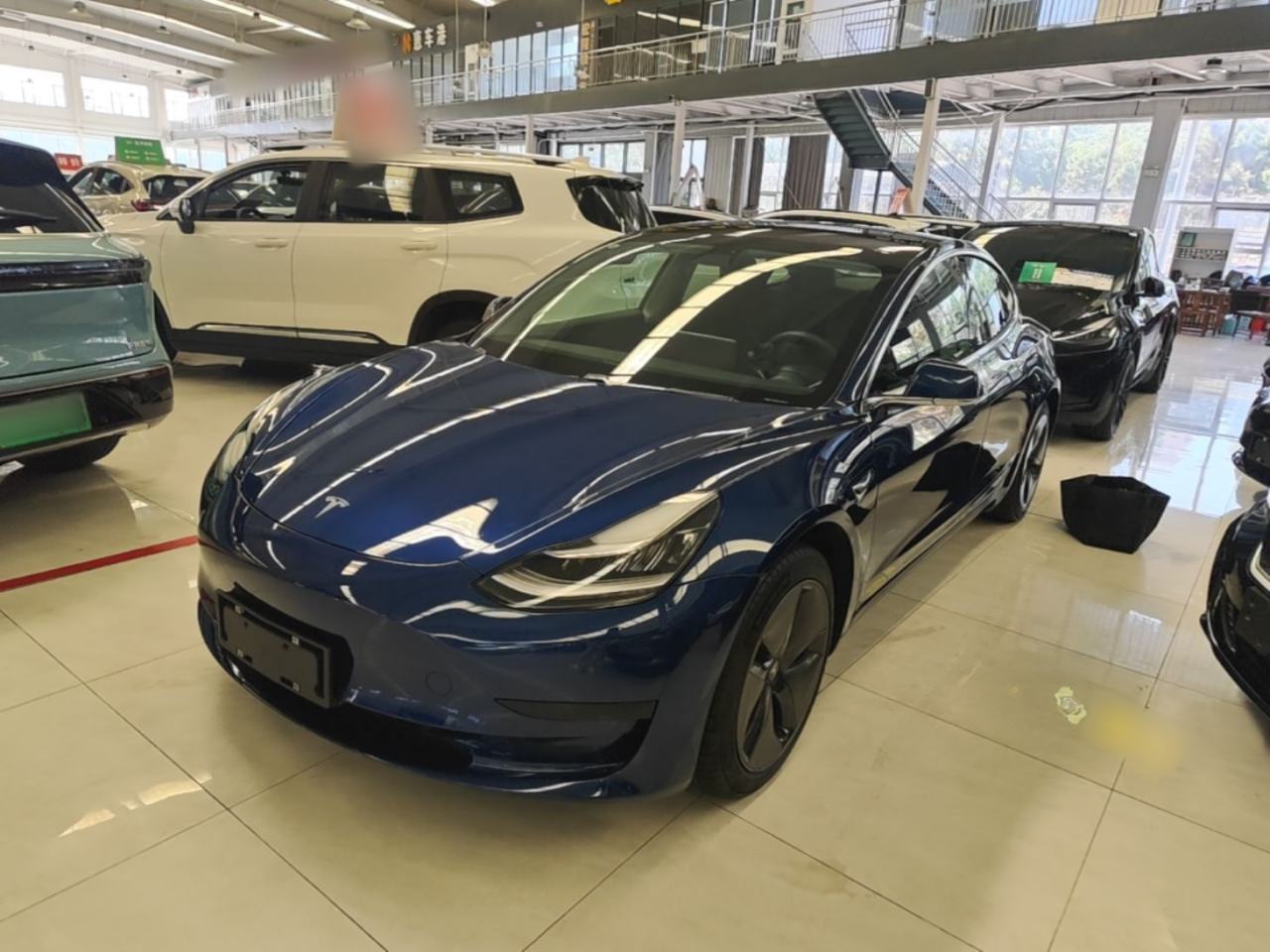 Tesla Model 3 - фото 0