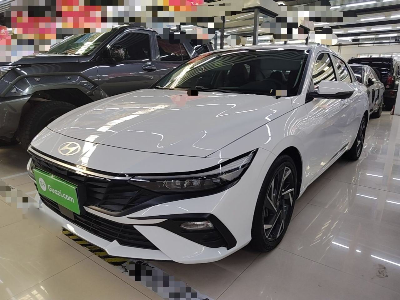 Hyundai Elantra - фото 0