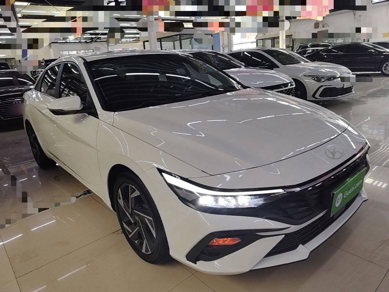 Hyundai Elantra - фото 2