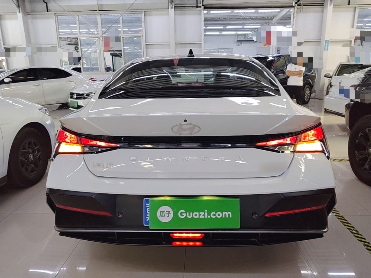 Hyundai Elantra - фото 4