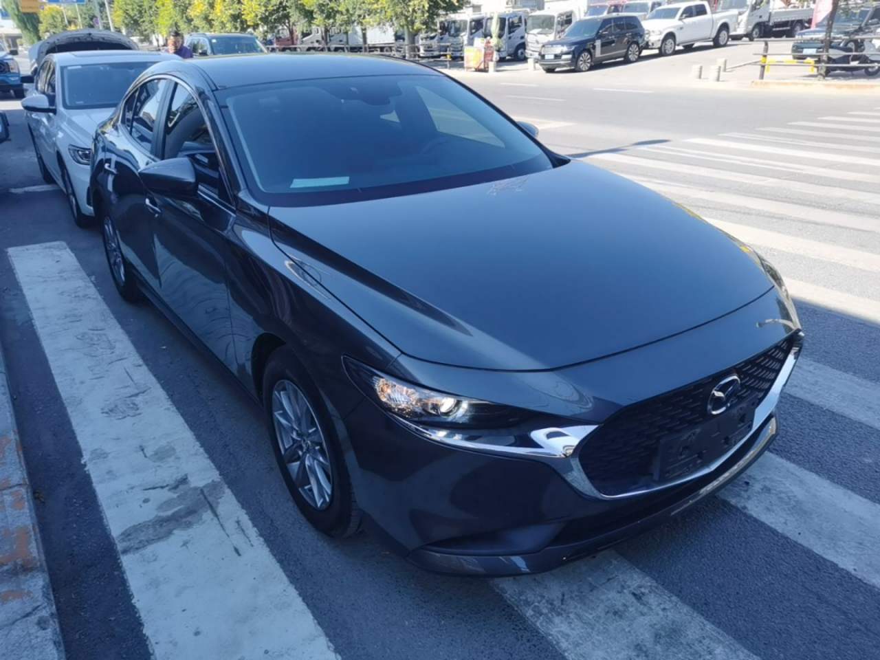 Mazda 3 - фото 2