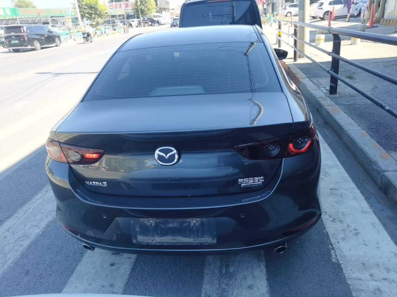Mazda 3 - фото 4