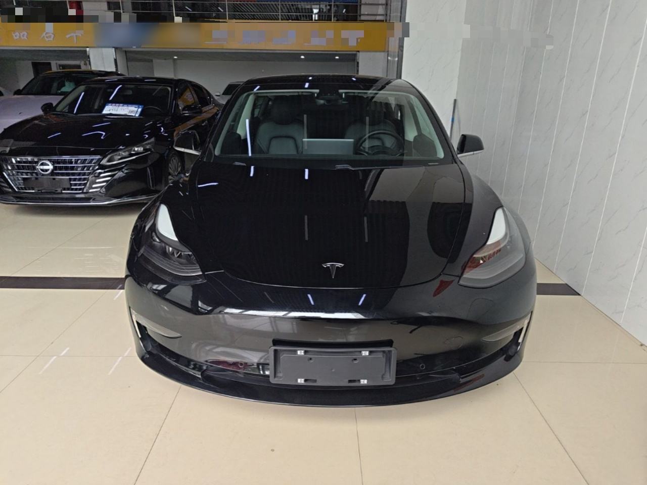 Tesla Model 3 - фото 1