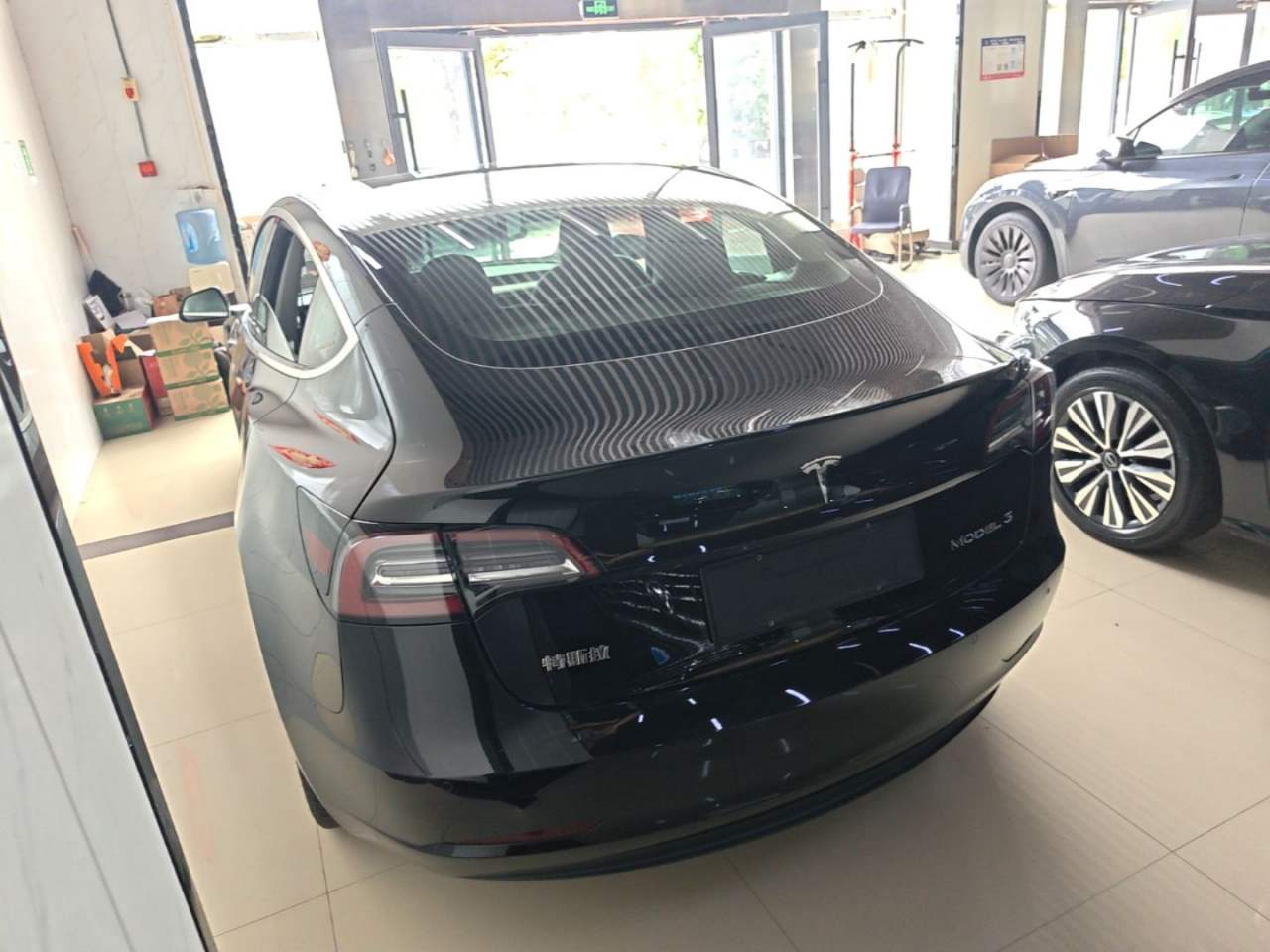 Tesla Model 3 - фото 3