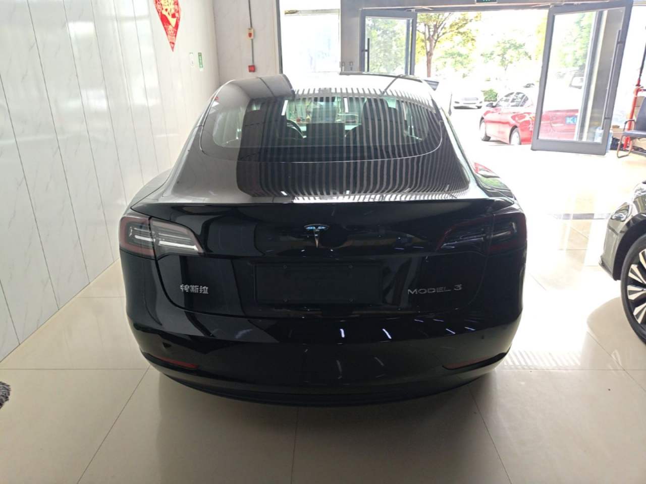 Tesla Model 3 - фото 4