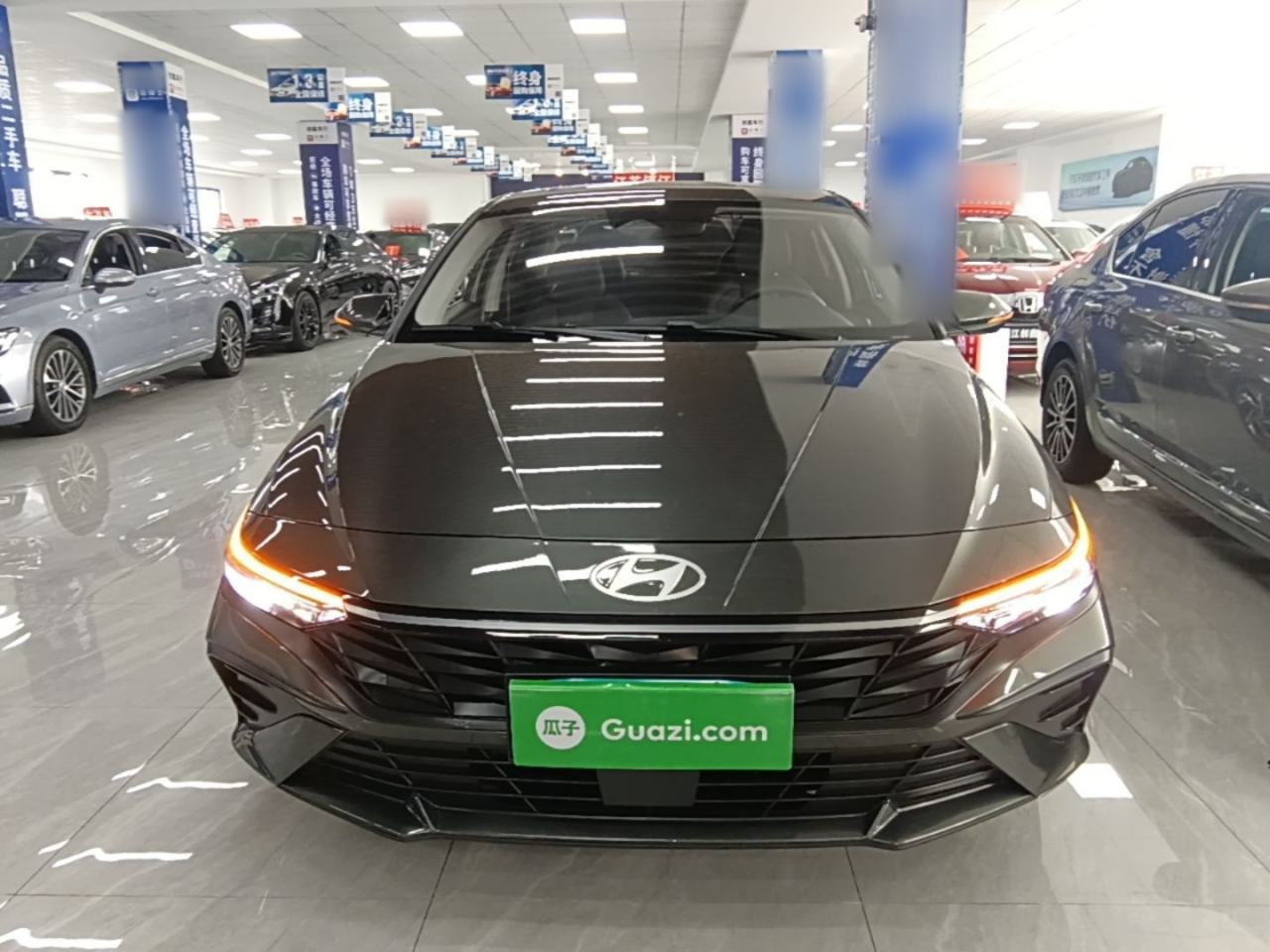 Hyundai Elantra - фото 1