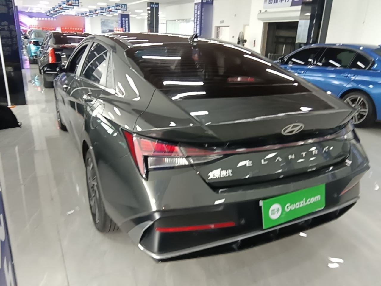 Hyundai Elantra - фото 3