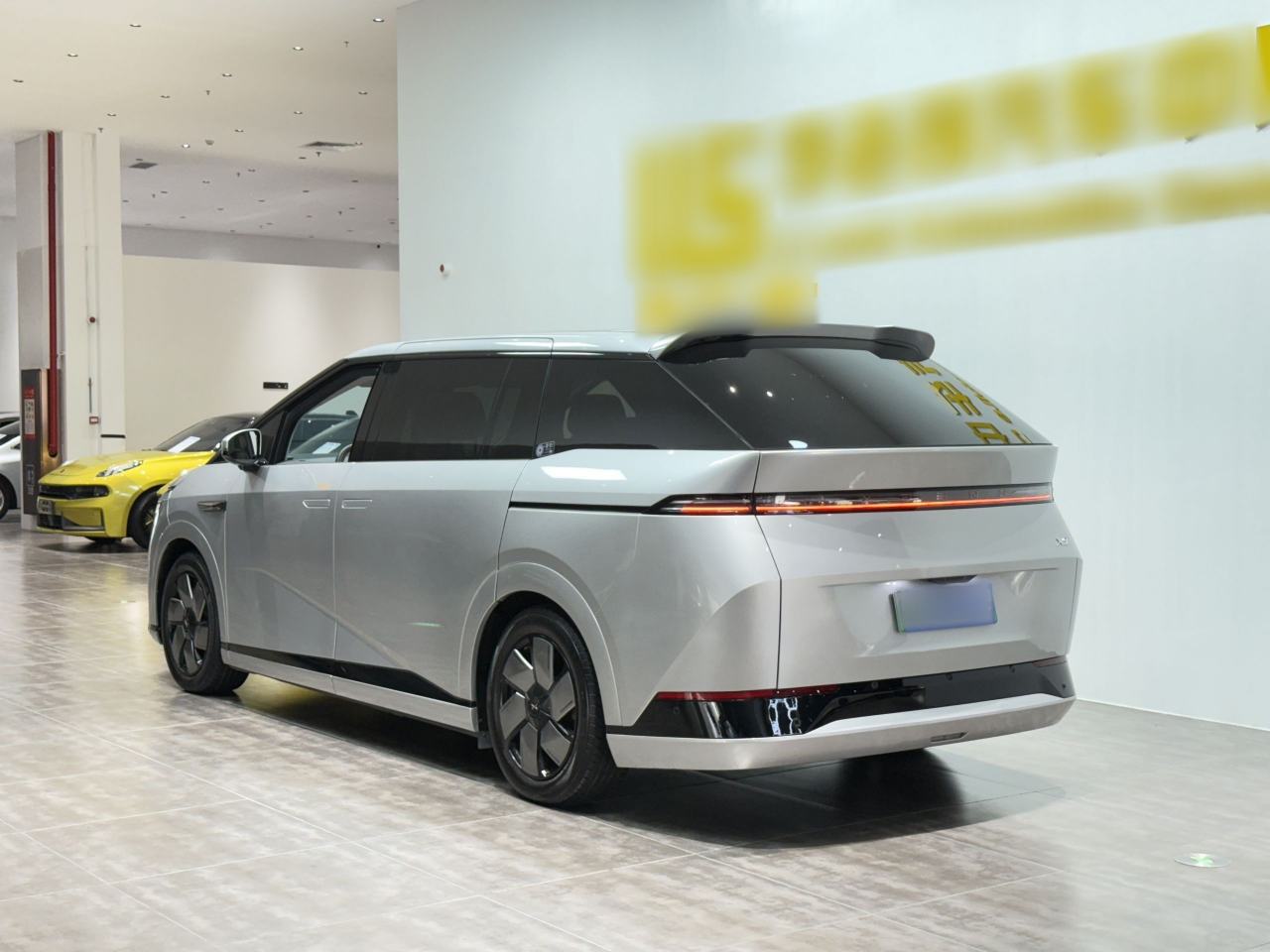 XPeng X9 - фото 3
