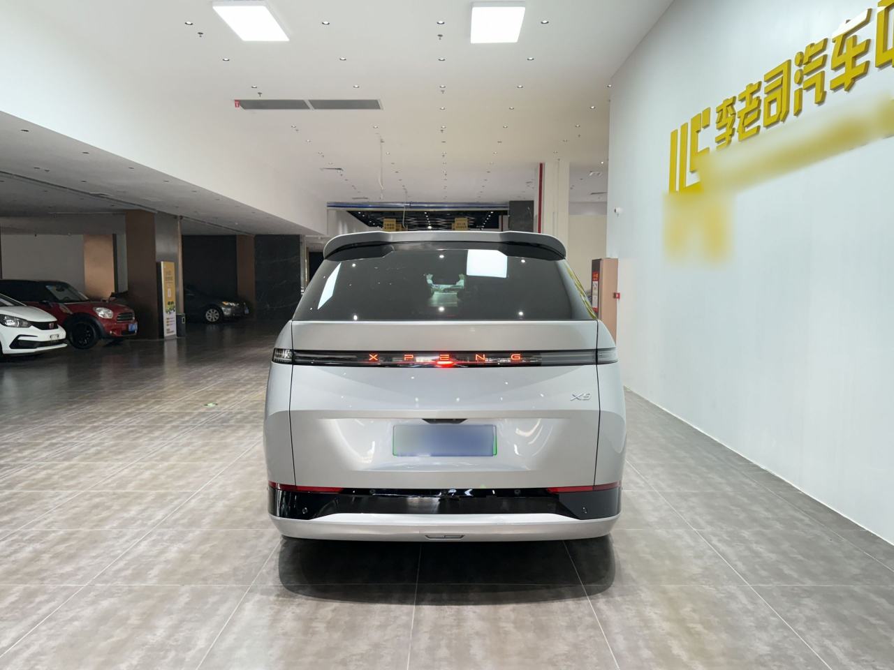 XPeng X9 - фото 4
