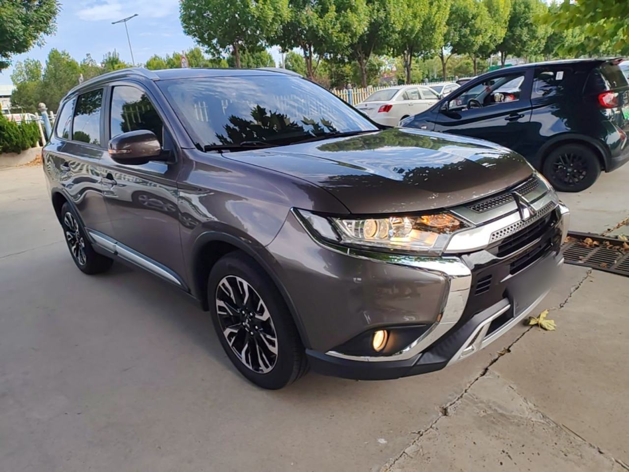 Mitsubishi Outlander - фото 2