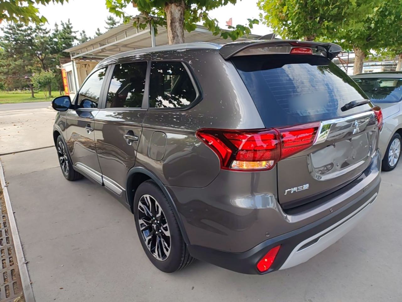 Mitsubishi Outlander - фото 3