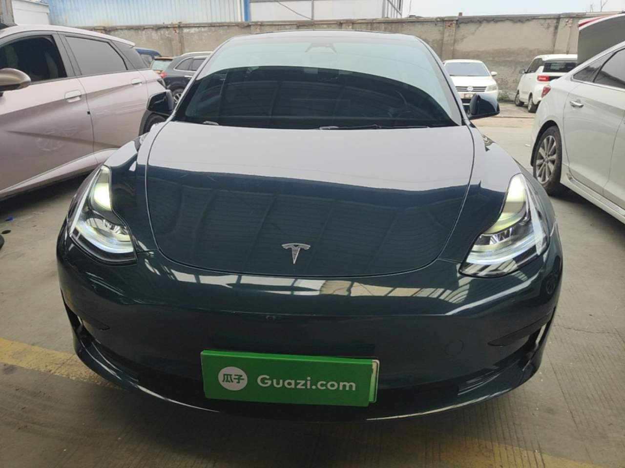 Tesla Model 3 - фото 1