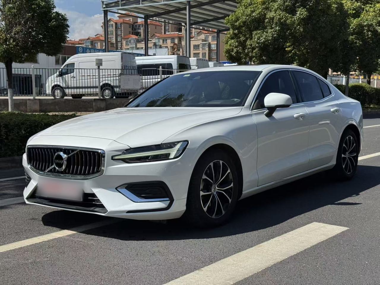 Volvo S60 - фото 0