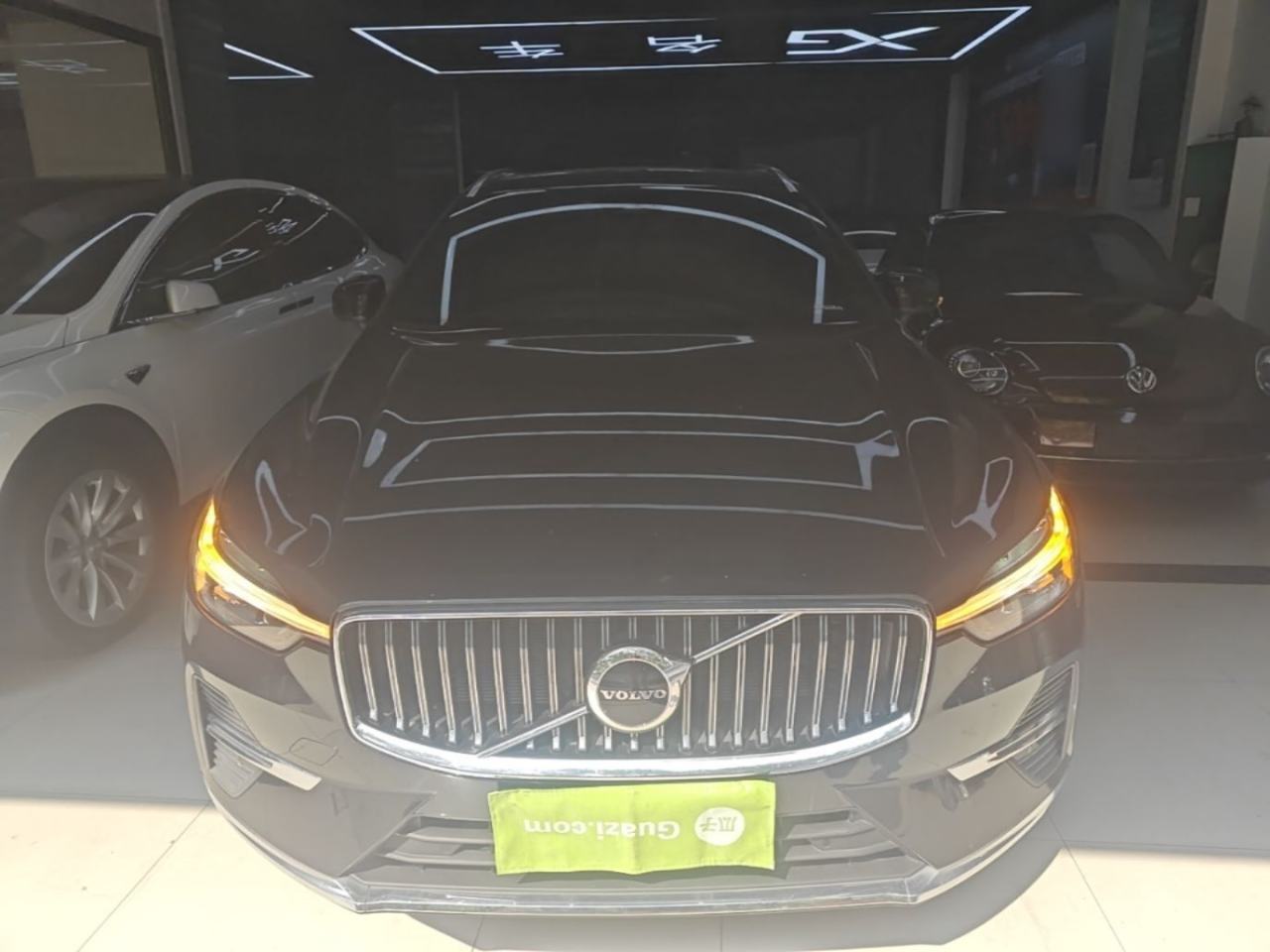 Volvo XC60 - фото 1
