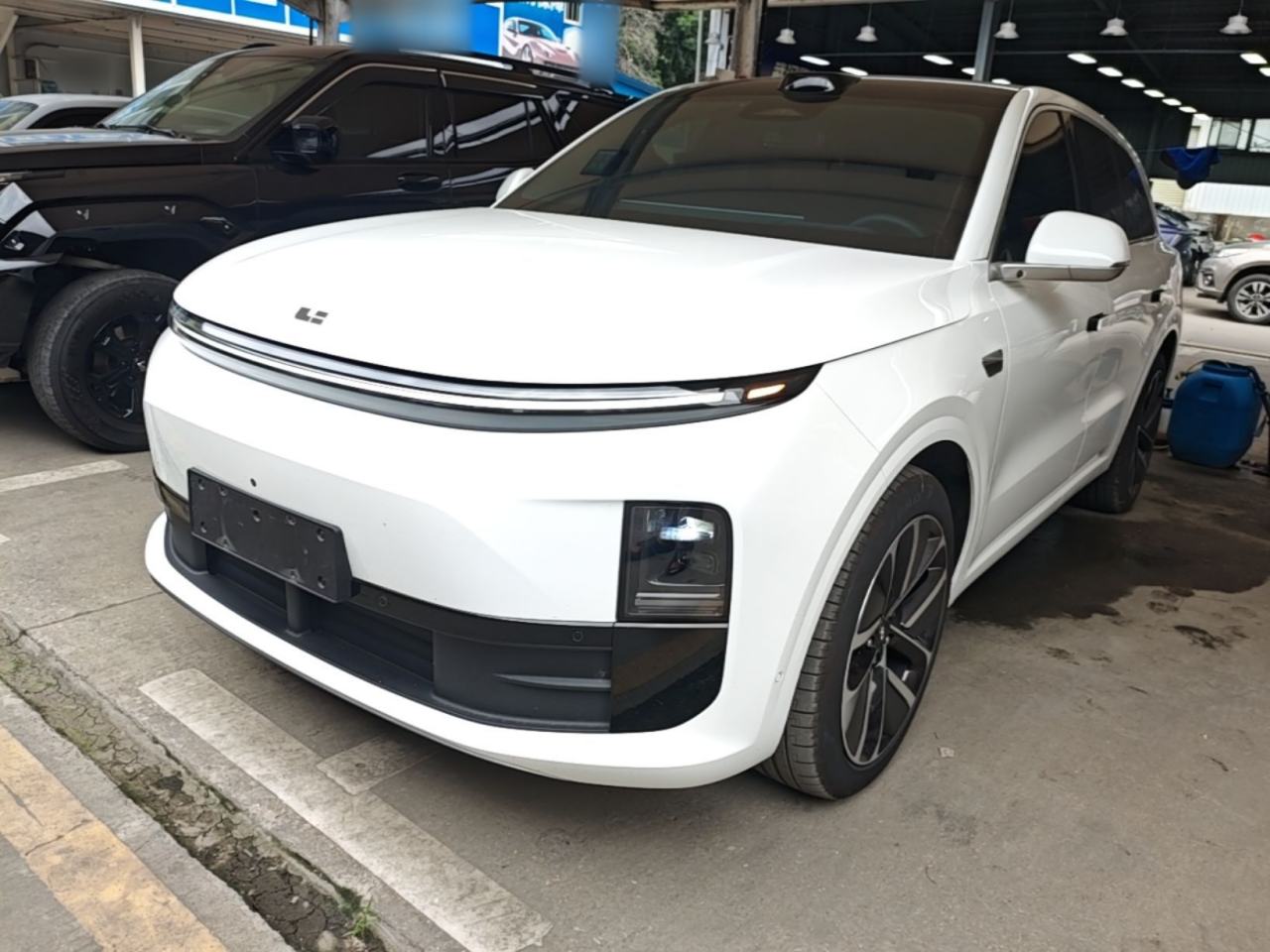 Li Auto L6 - фото 0