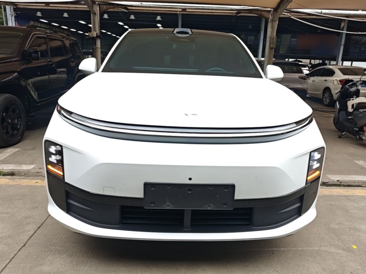 Li Auto L6 - фото 1