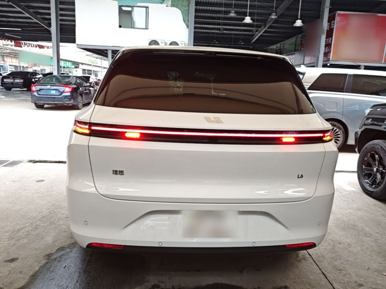 Li Auto L6 - фото 2
