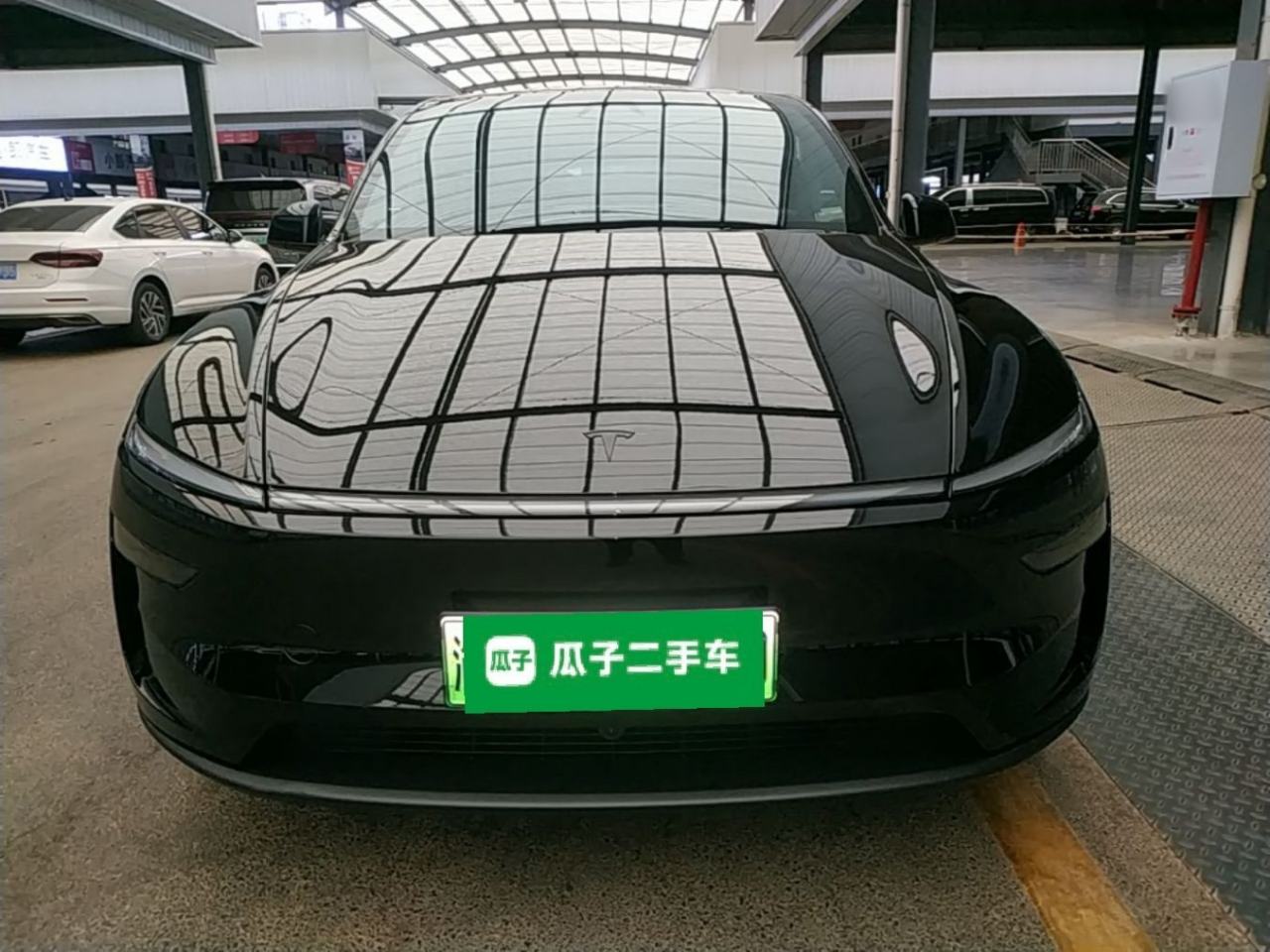 Tesla Model Y - фото 1