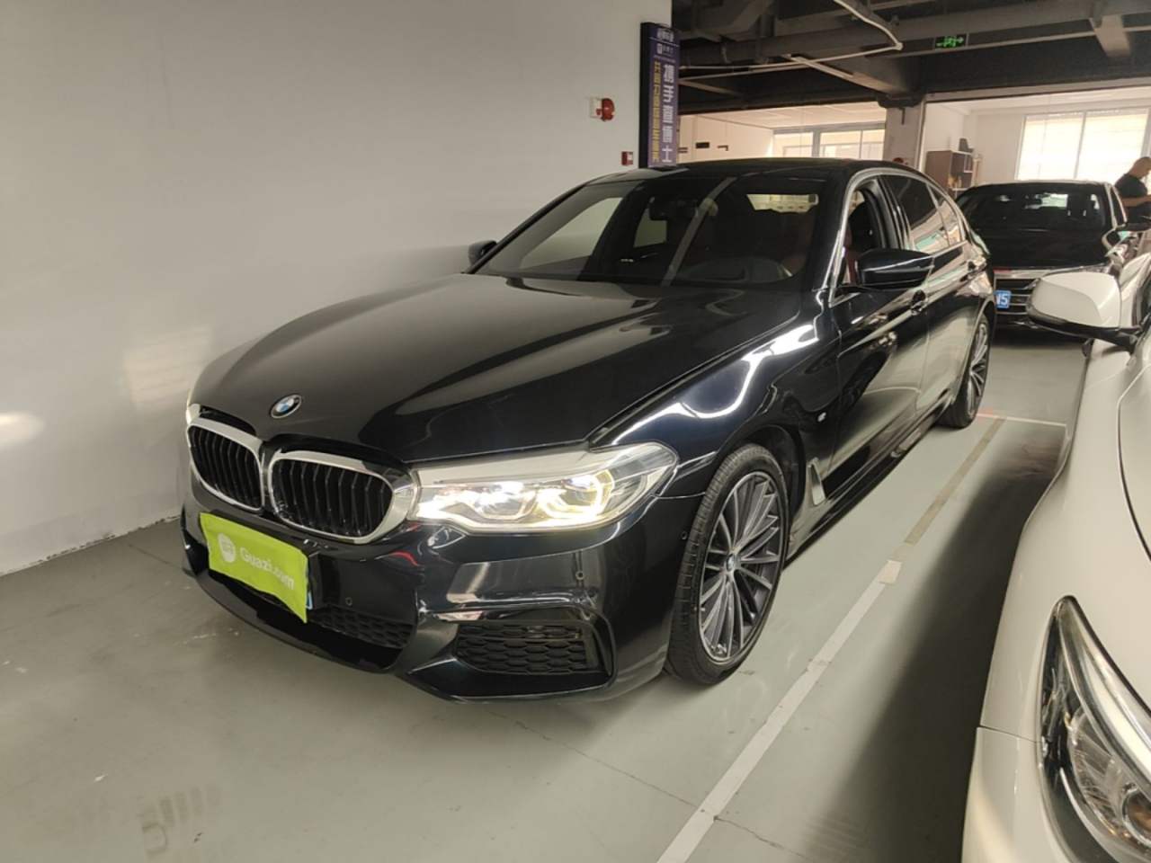 BMW 5-Series - фото 0