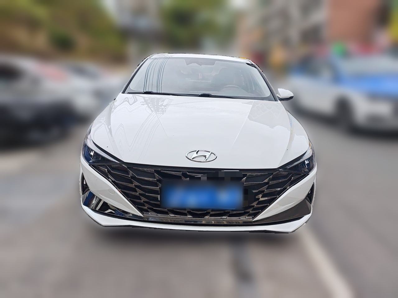 Hyundai Elantra - фото 1
