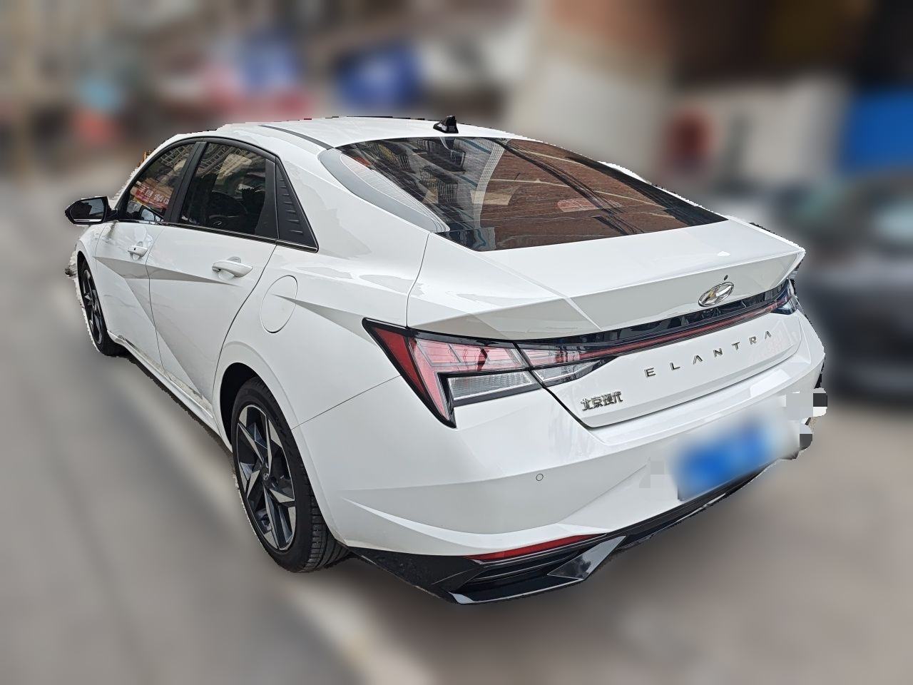 Hyundai Elantra - фото 3