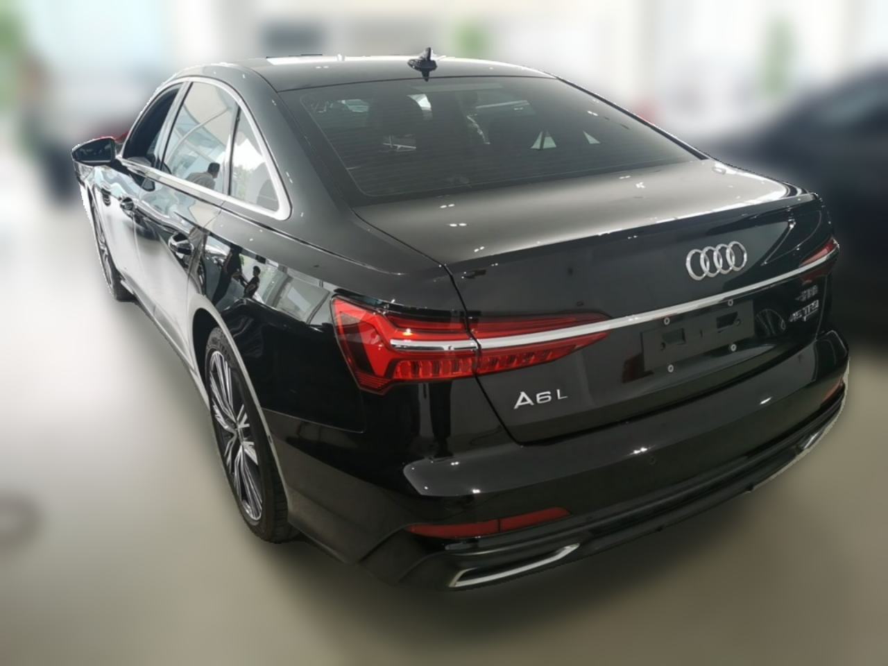 Audi A6L - фото 3
