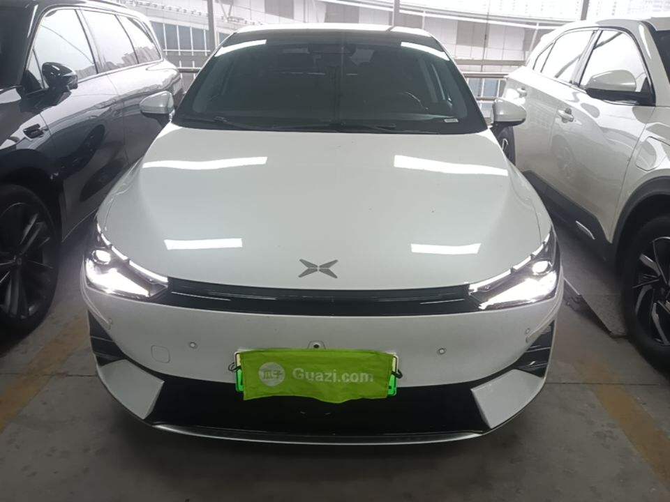 XPeng P5 - фото 1