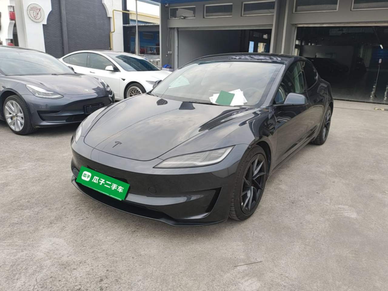 Tesla Model 3 - фото 0