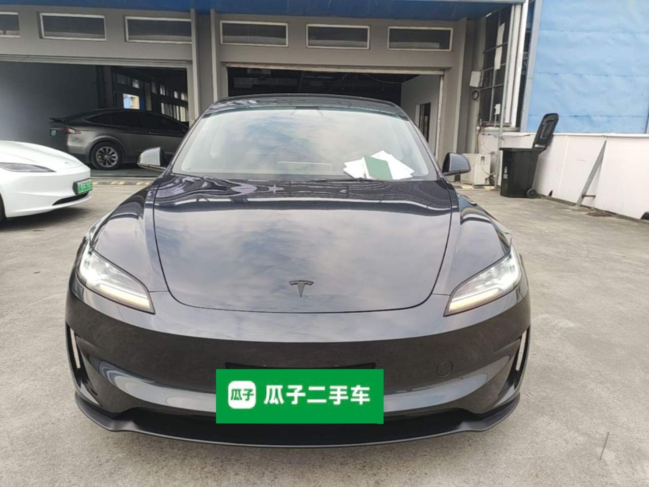 Tesla Model 3 - фото 1
