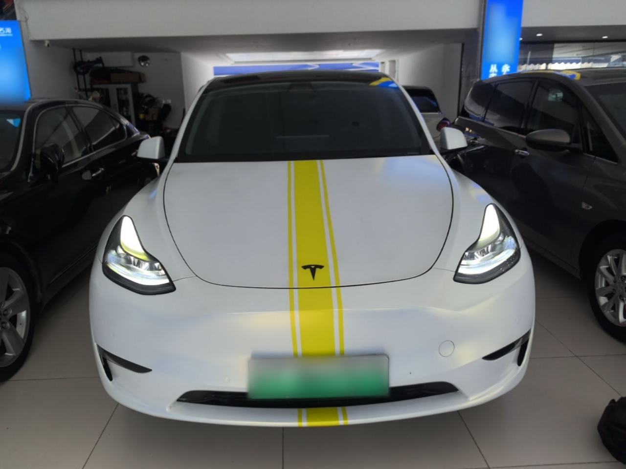 Tesla Model Y - фото 1