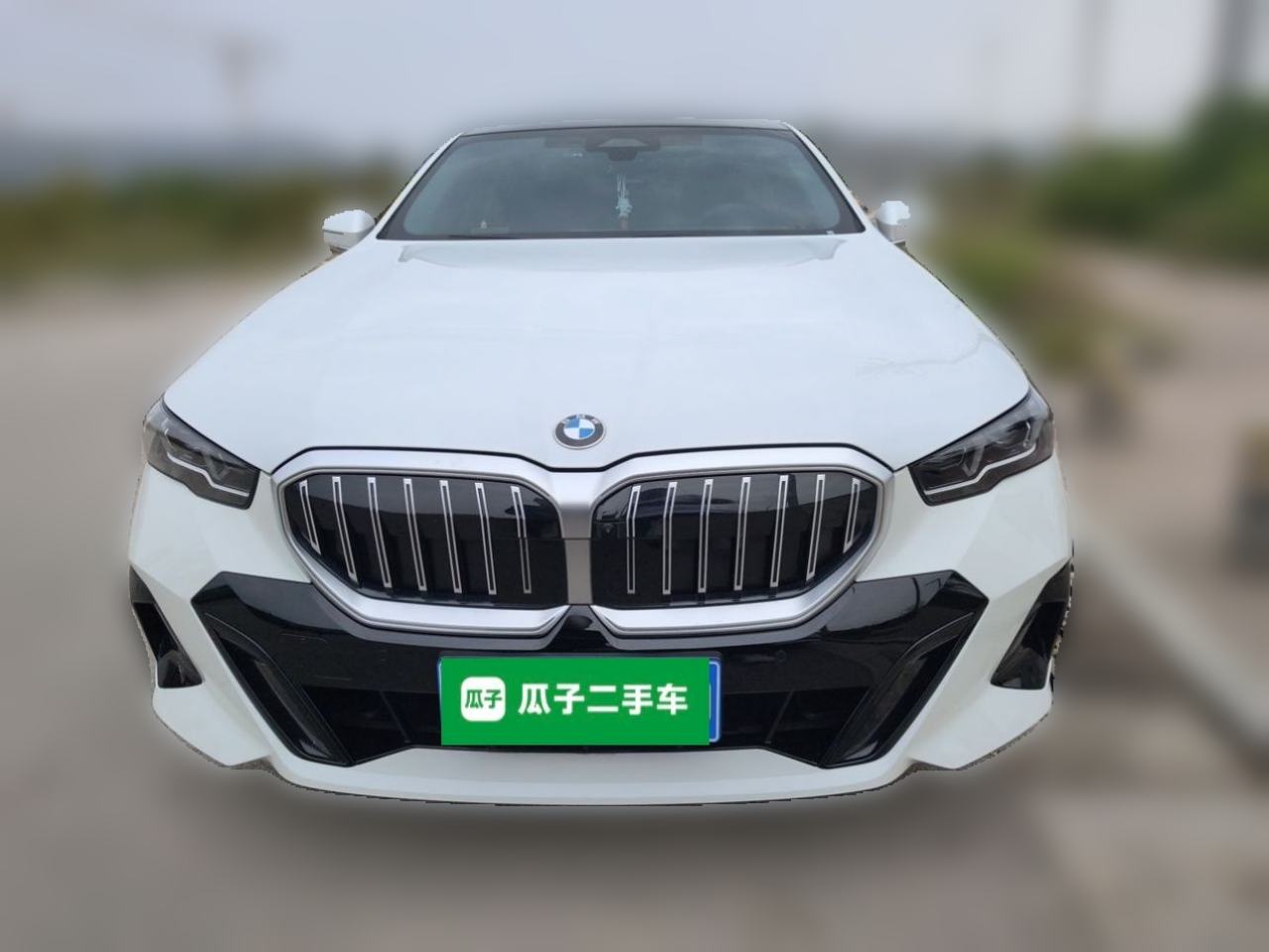 BMW 5-Series - фото 1
