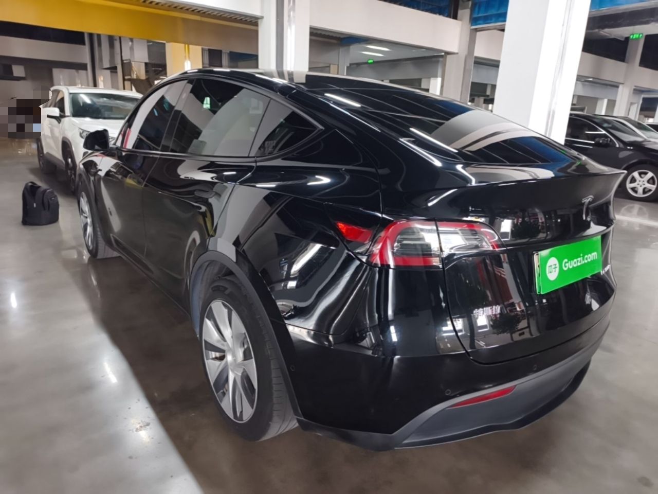 Tesla Model Y - фото 3