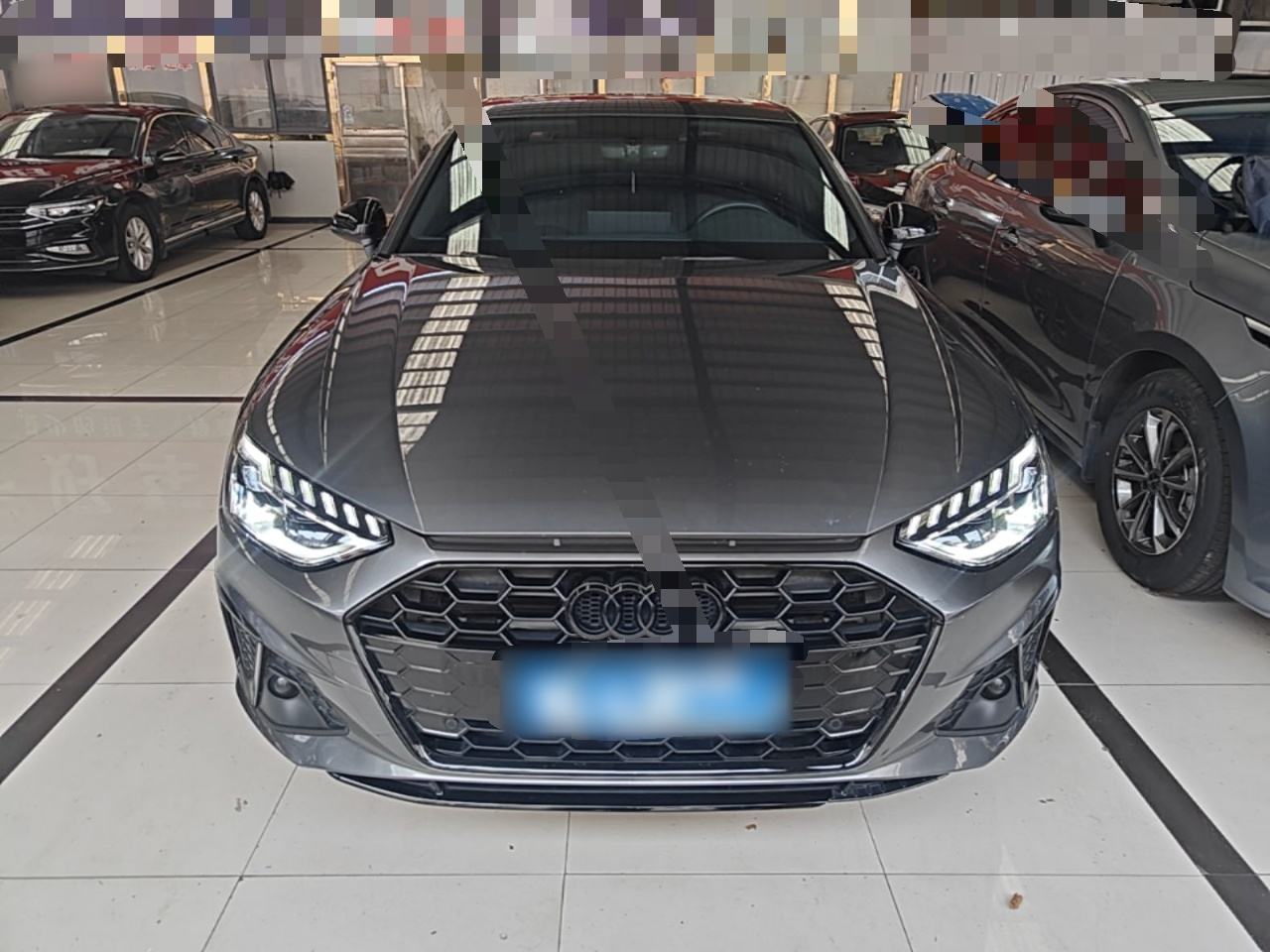 Audi A4L - фото 1