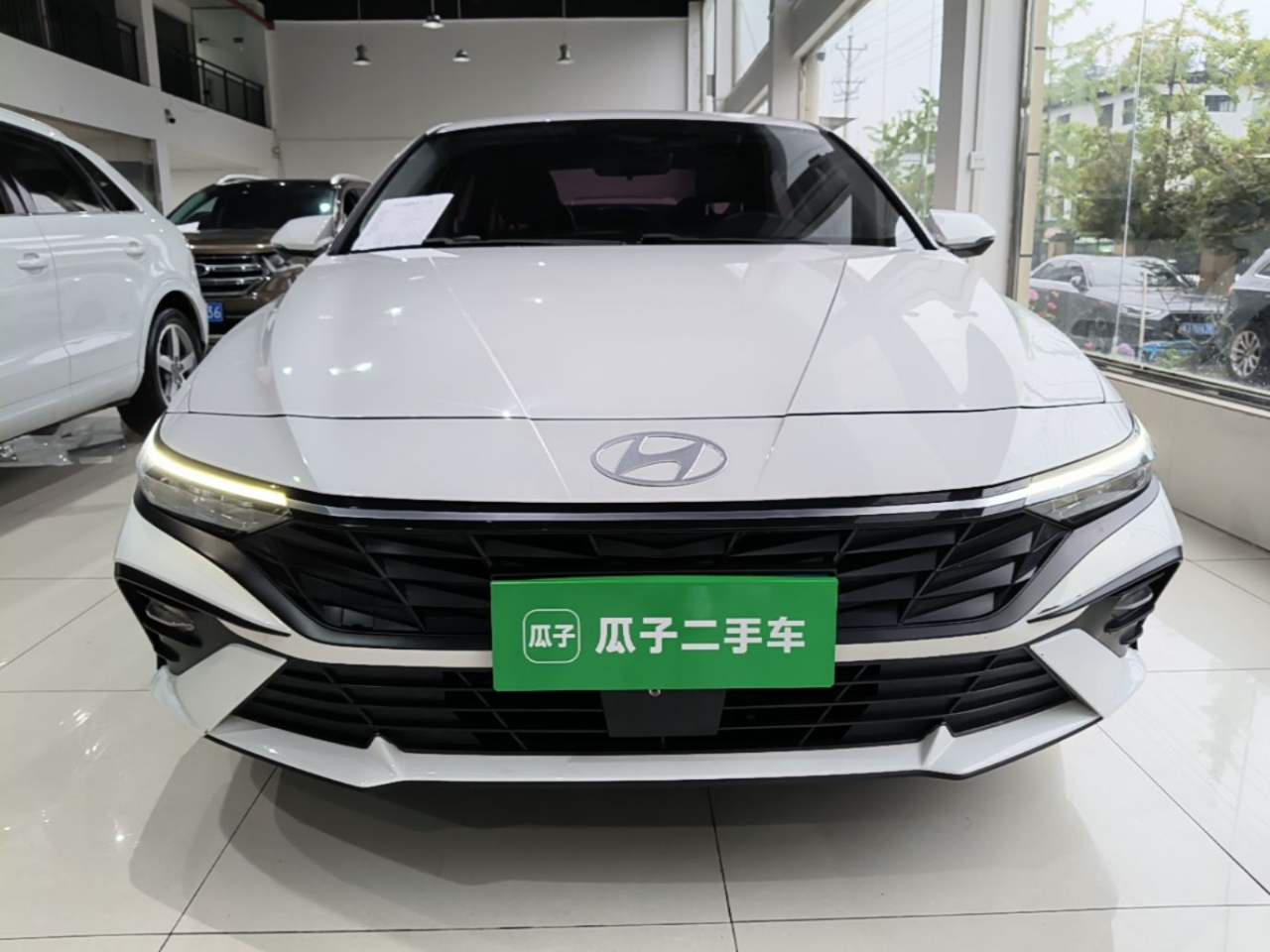 Hyundai Elantra - фото 1