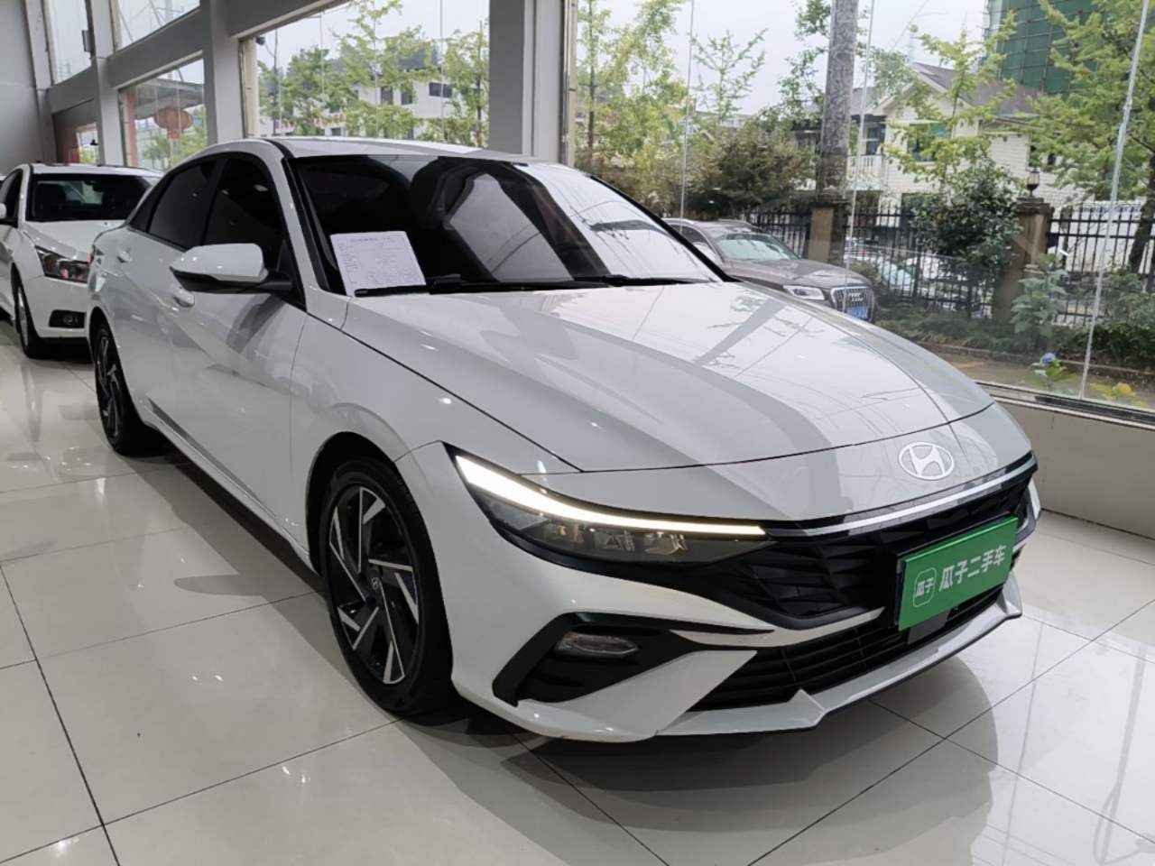 Hyundai Elantra - фото 2