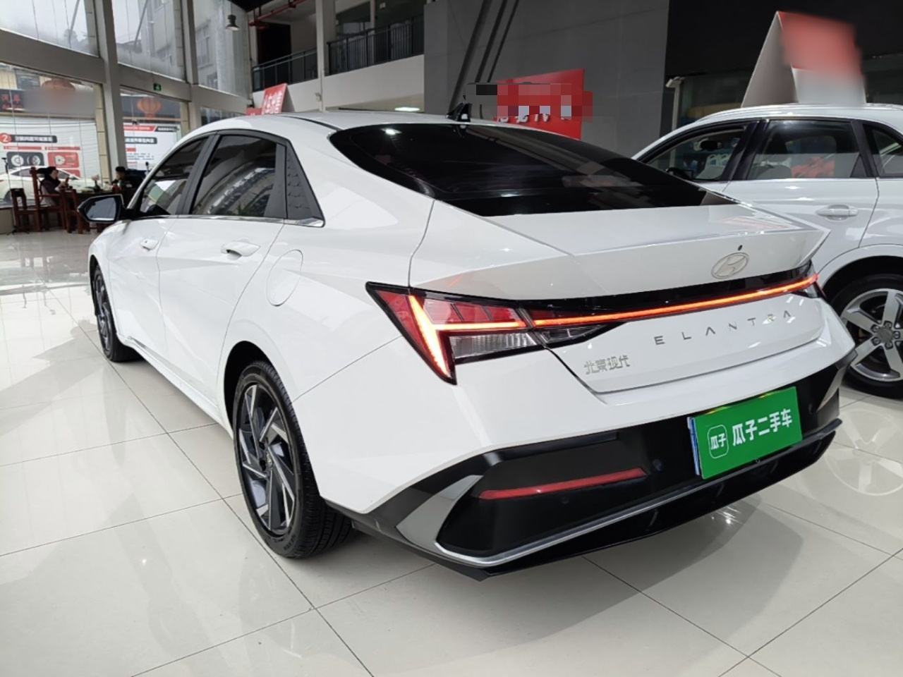 Hyundai Elantra - фото 3