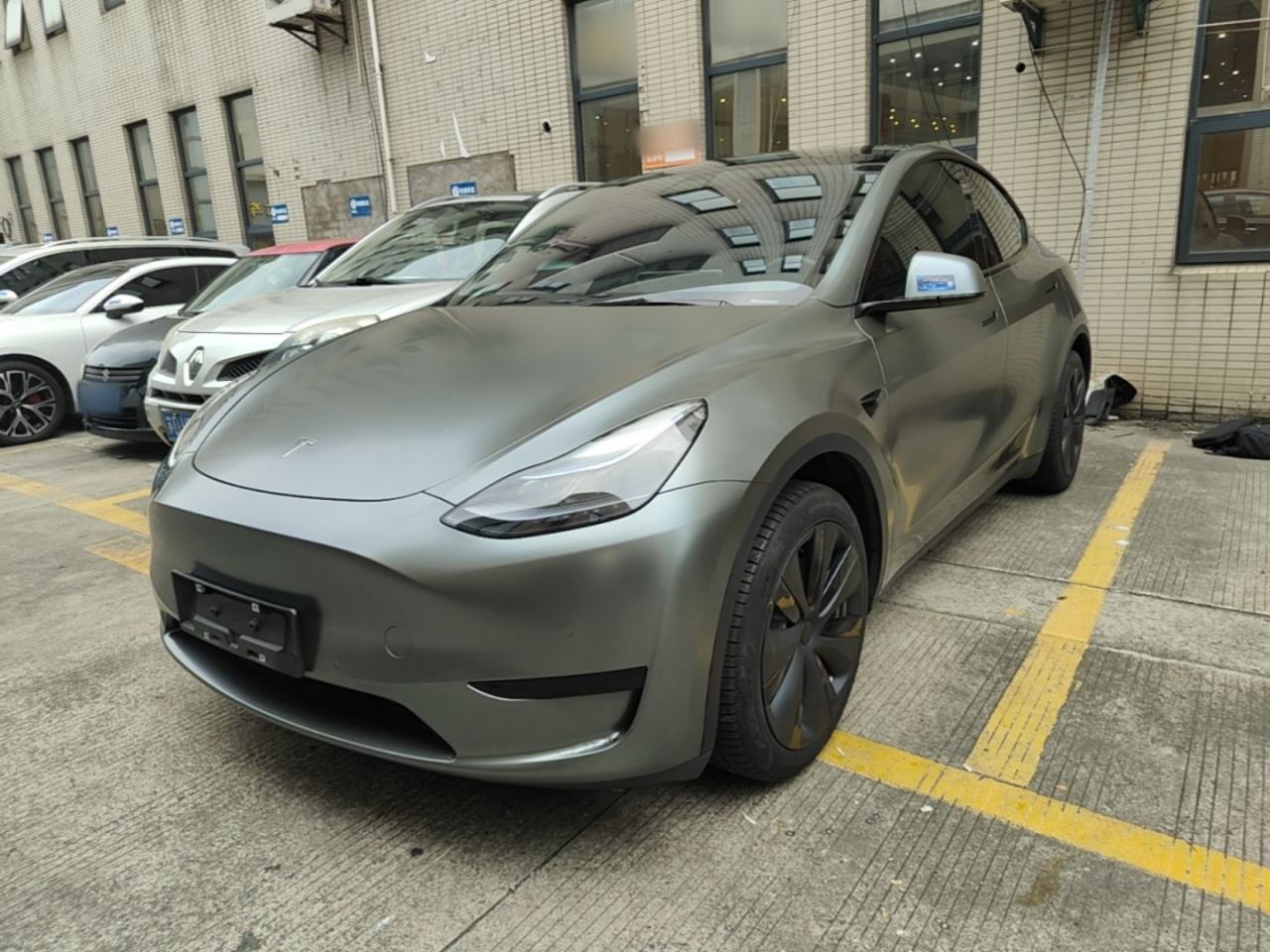 Tesla Model Y - фото 0