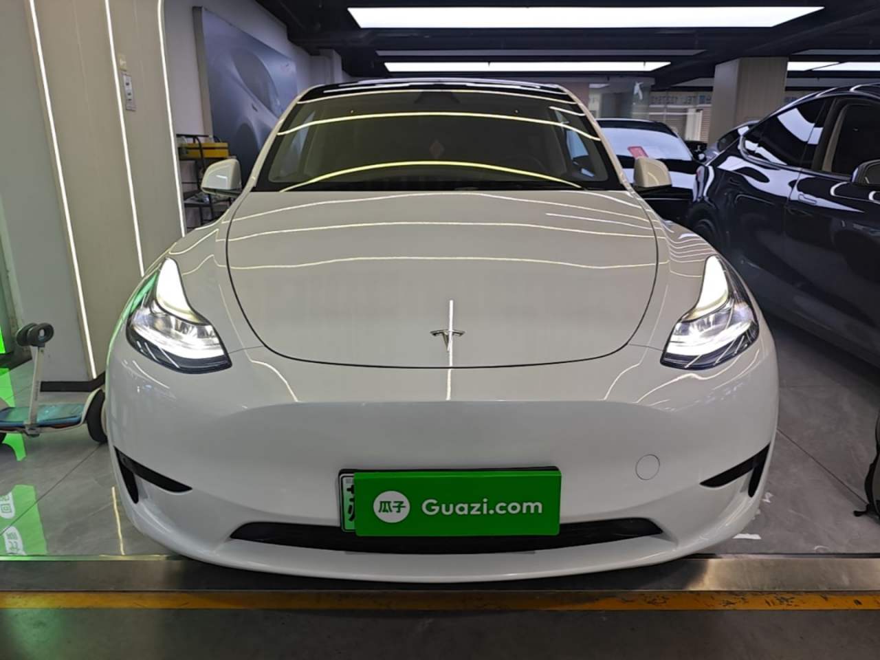 Tesla Model Y - фото 1