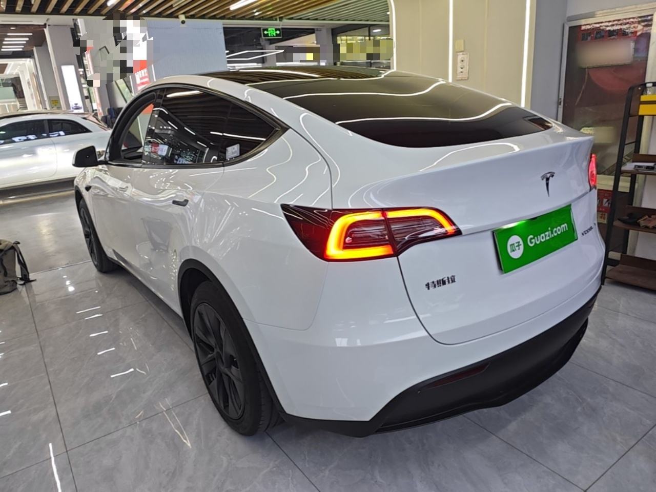Tesla Model Y - фото 3