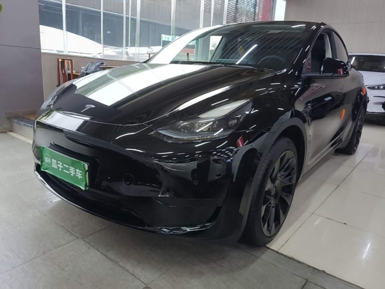 Tesla Model Y - фото 0