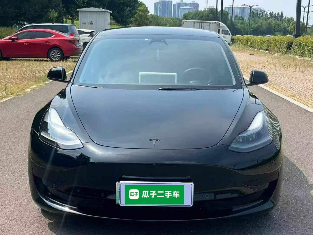 Tesla Model 3 - фото 1