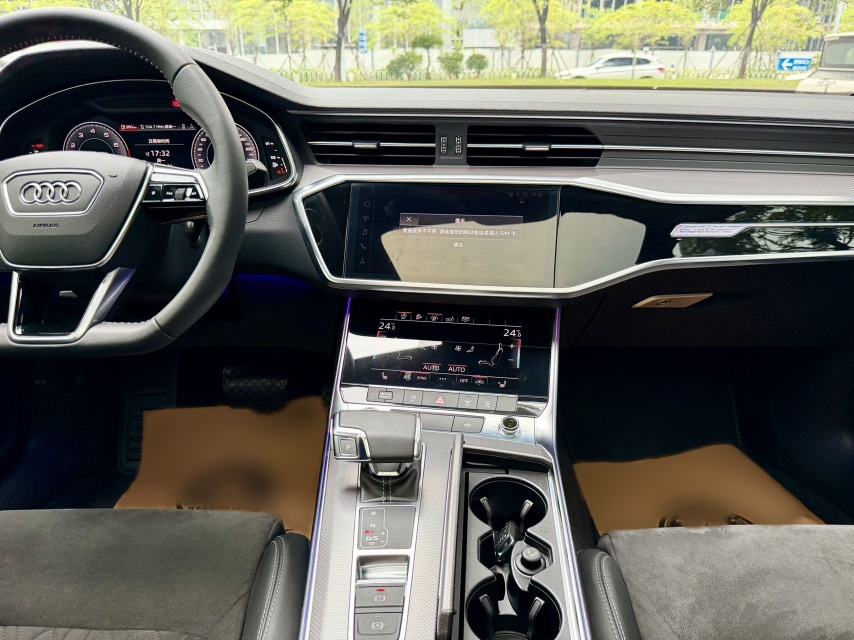 Audi A6L - фото 1