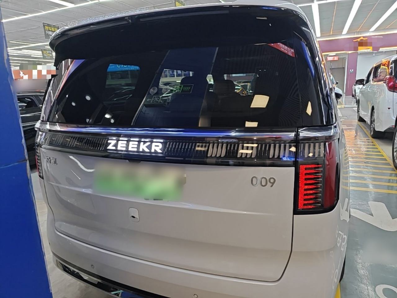 Zeekr 009 - фото 4