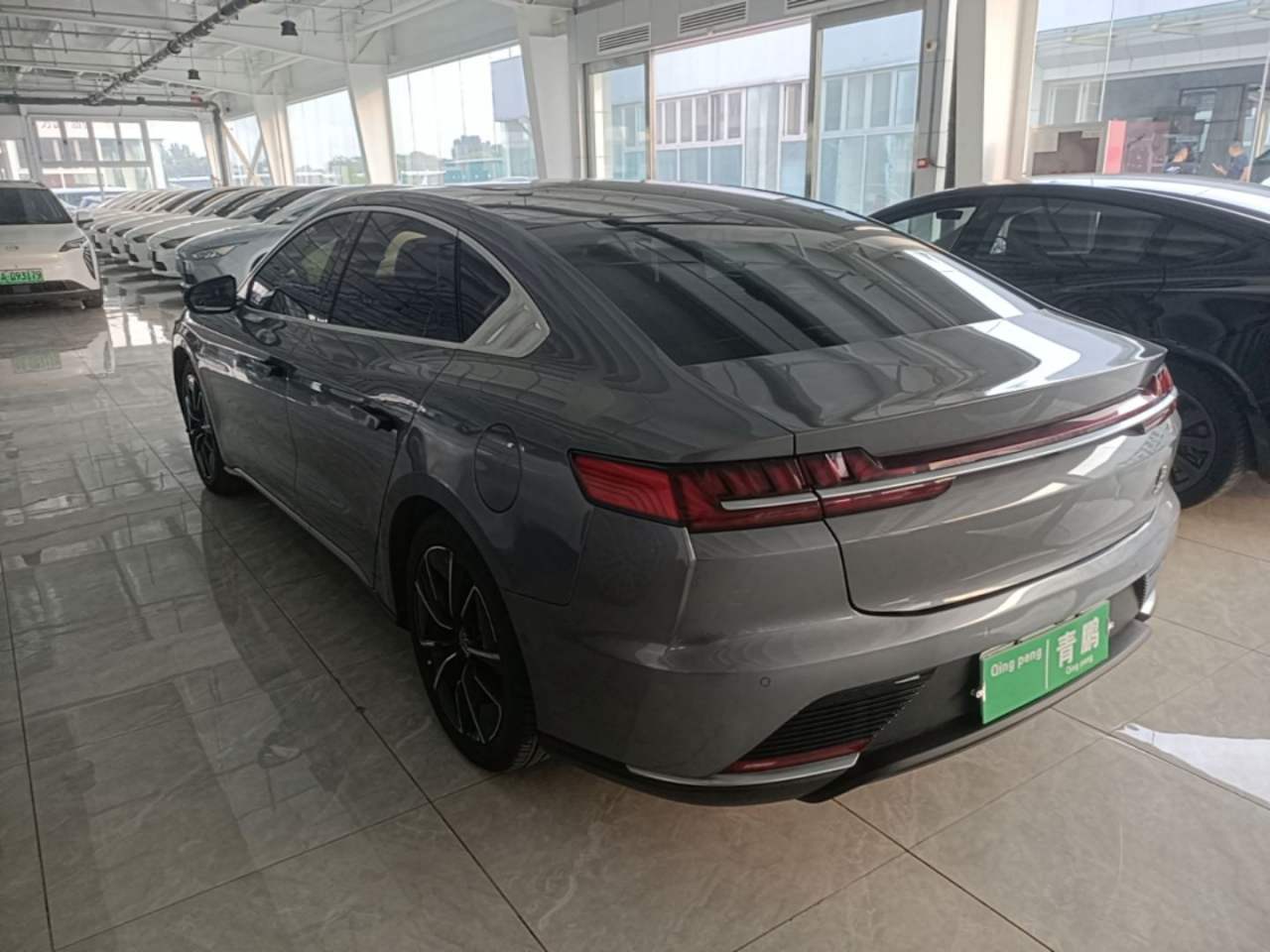 BYD Han DM-i - фото 3