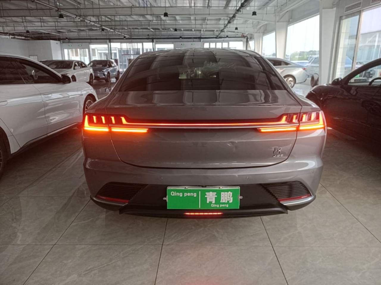 BYD Han DM-i - фото 4