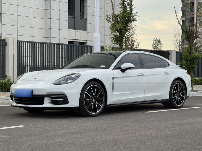 Porsche Panamera - фото 0